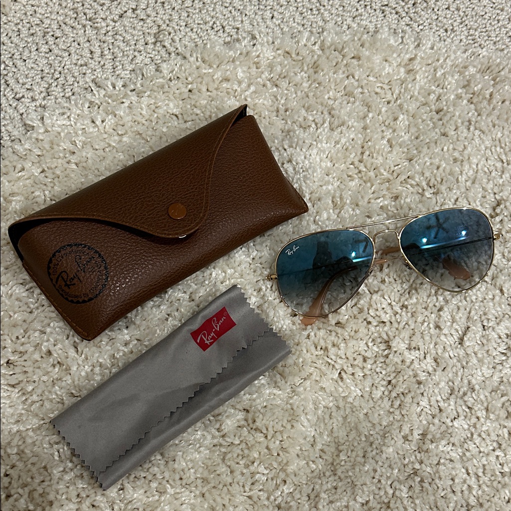 Ray-Ban Aviator Sunglasses Gold Frame With Blue Lenses